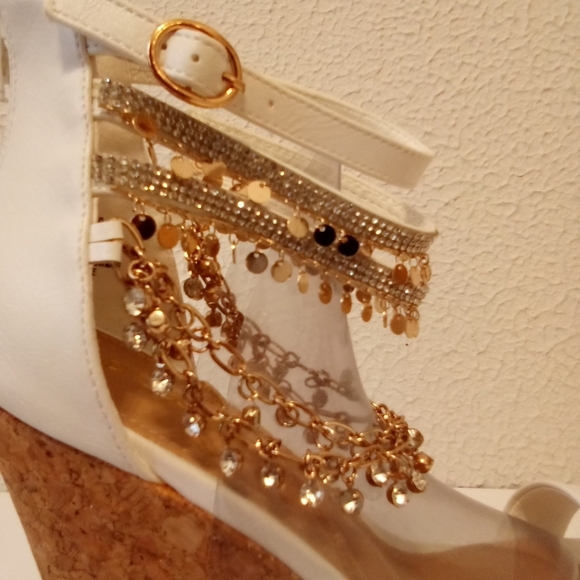 Shoe dazzle White Faux Leather Rhinestone Ankle 5 I/2" Wedge Heels sz 9 - Picture 4 of 14